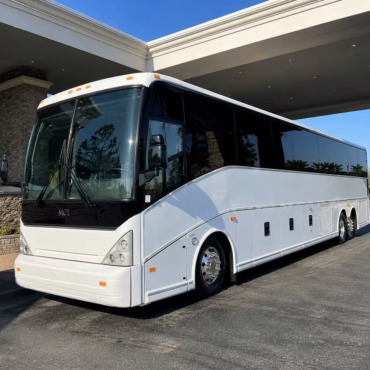 hollywood burbank airport and long beach airport are both reachable with a rancho cucamonga charter bus